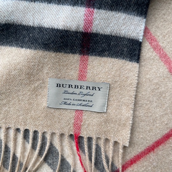 NWOT. Burberry Iconic Check Cashmere Scarf. Color: Archive Beige - Picture 8 of 8